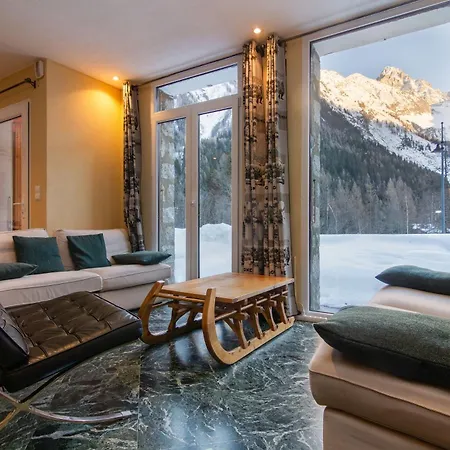 Glacier Chalet *